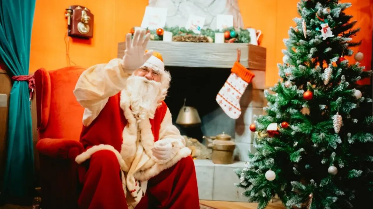 Pap&aacute; Noel en su casita de Zaragoza / A.Z.