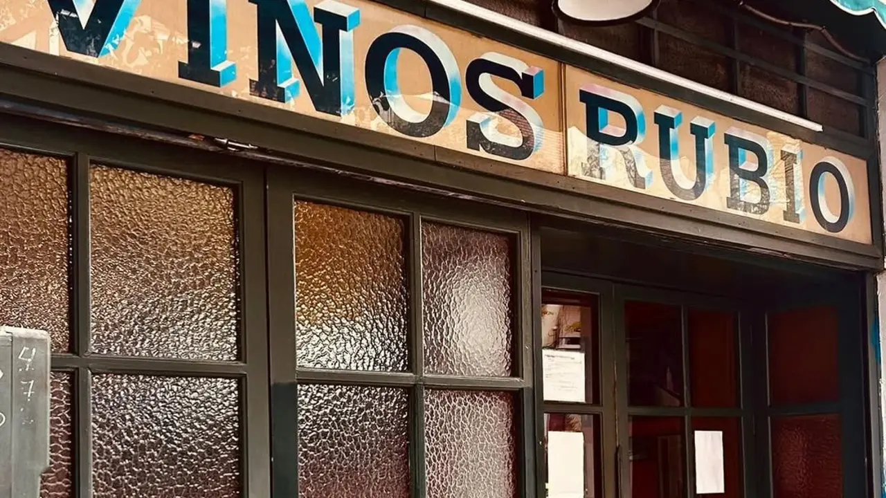 En Zaragoza hay locales cl&aacute;sicos que siguen triunfando con las propuestas de siempre / Vinos Rubio