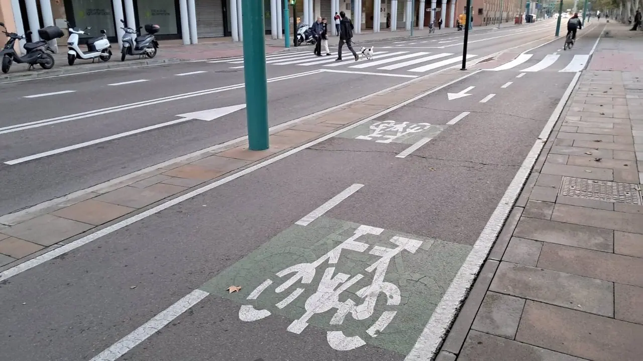 Tramos del paseo Echegaray donde hay dos carriles en un sentido y tambi&eacute;n carril-bici.