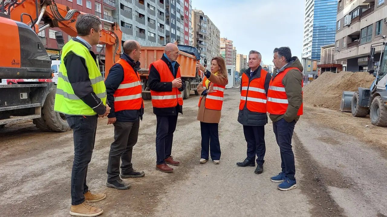 La alcaldesa de Zaragoza, Natalia Chueca. visita las obras de la Avenida de Navarra./ EP