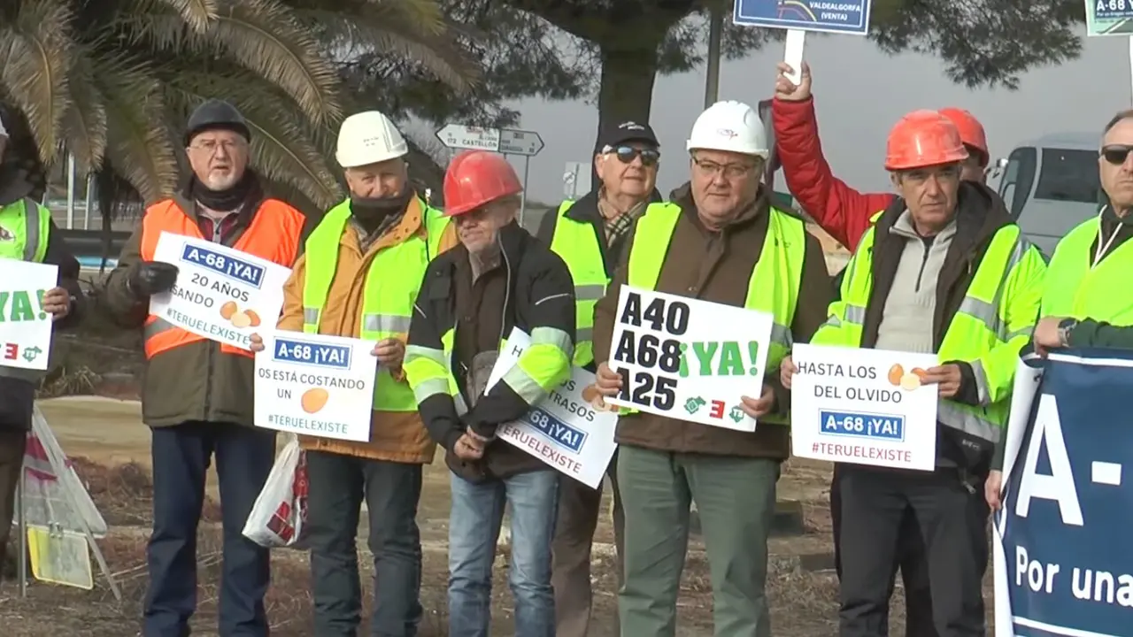 Protestas por los retrasos en el desdoblamiento de la N-232 en direcci&oacute;n Alca&ntilde;iz. / HA