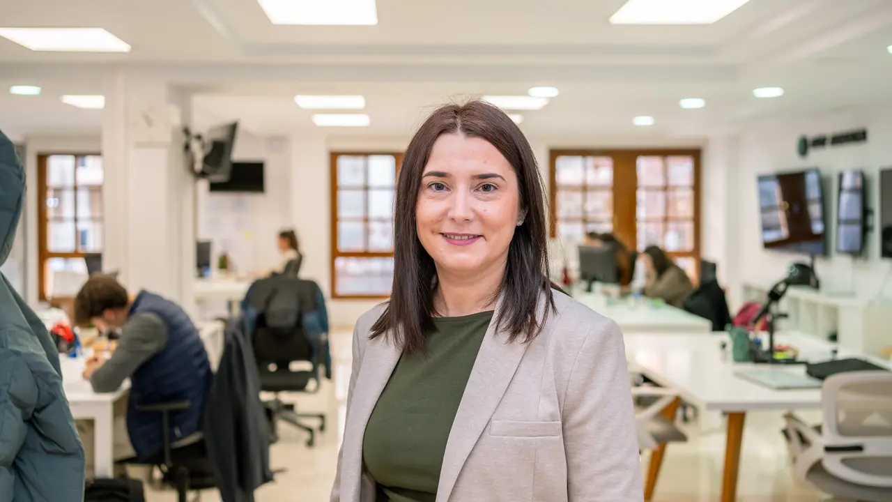 Sandra De la Fuente, directora de log&iacute;stica de Mowi