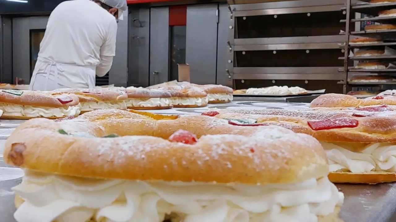 Roscones rellenos obrador Mart&iacute;n Mart&iacute;n