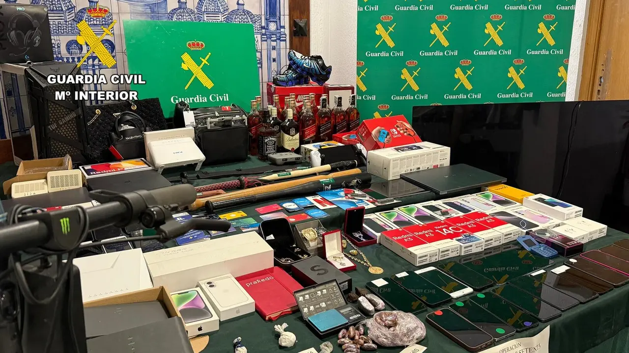 Efectos intervenidos en los registros relizados en la Operaci&oacute;n 'Ochocientas setenta'. - GUARDIA CIVIL