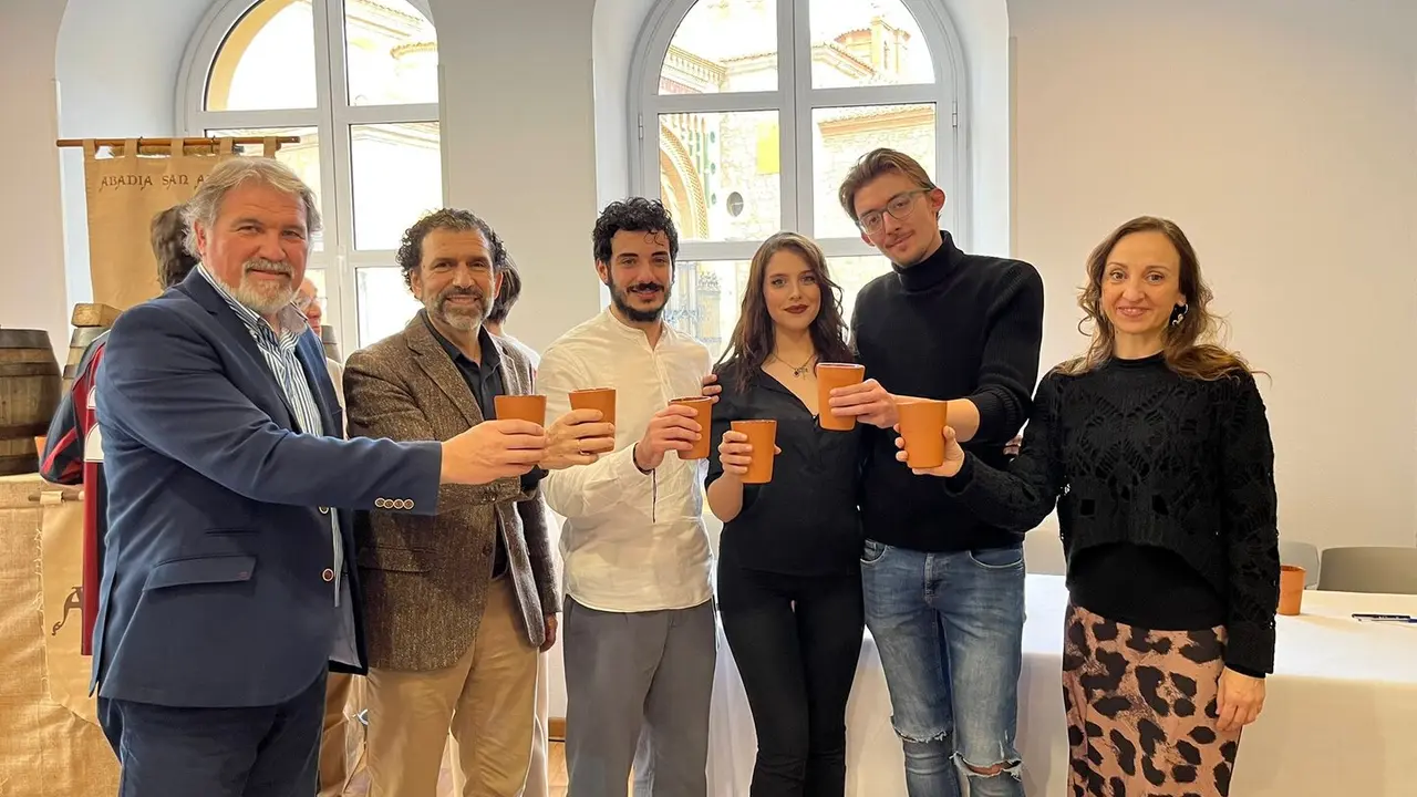 Cata para elegir la cerveza Ambar de este a&ntilde;o en las Bodas de Isabel. / HA