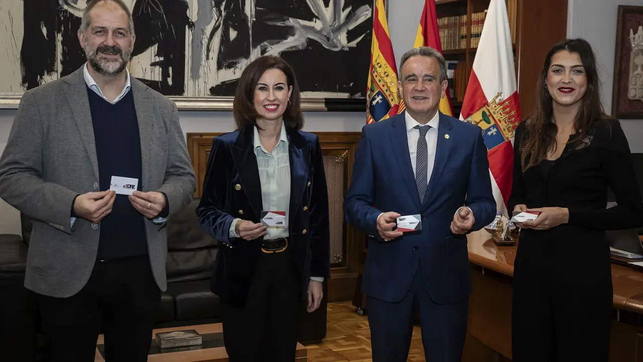 El presidente, Juan Antonio S&aacute;nchez Quero, y la vicepresidenta, Teresa Ladrero, con socios de gobierno Nerea Mar&iacute;n (En Com&uacute;n-IU) y Jos&eacute; Manuel Latorre (CHA) / Dani Marzo