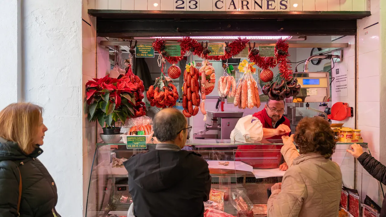 Imagen de un mercadillo en Sevilla durante las navidades