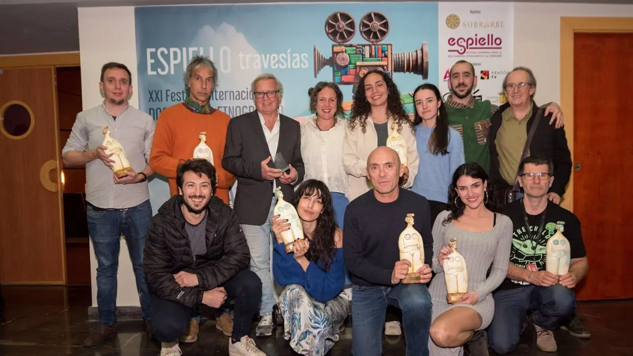 Foto de familia de los &uacute;ltimos premiados en el Festival Espiello. / COMARCA DE SOBRARBE