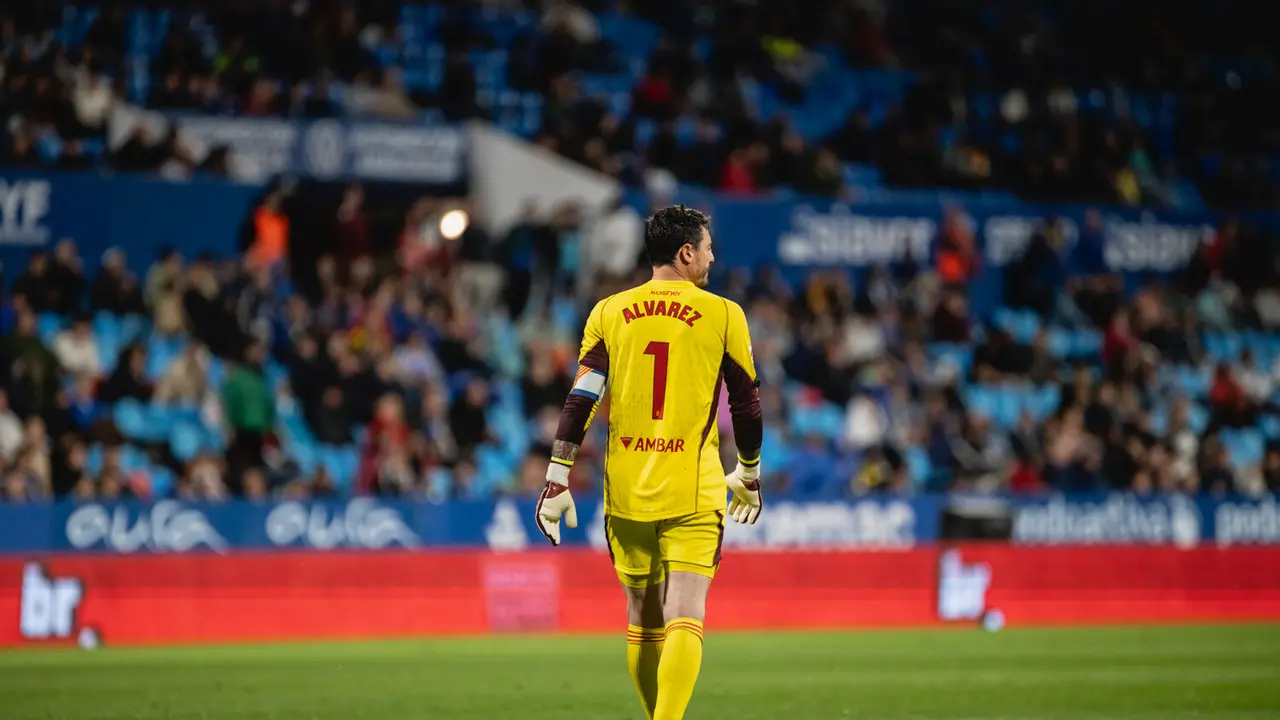 Cristian &Aacute;lvarez con el Real Zaragoza / MARCOS CEBRI&Aacute;N