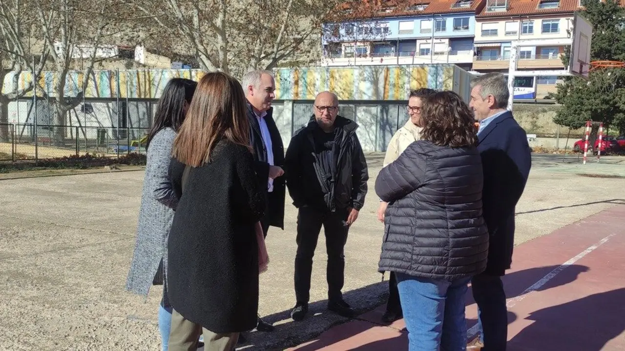 Reuni&oacute;n sobre el terreno de la ampliaci&oacute;n del Colegi&oacute; de Educaci&oacute;n Especial Segeda, en Calatayud. / HA