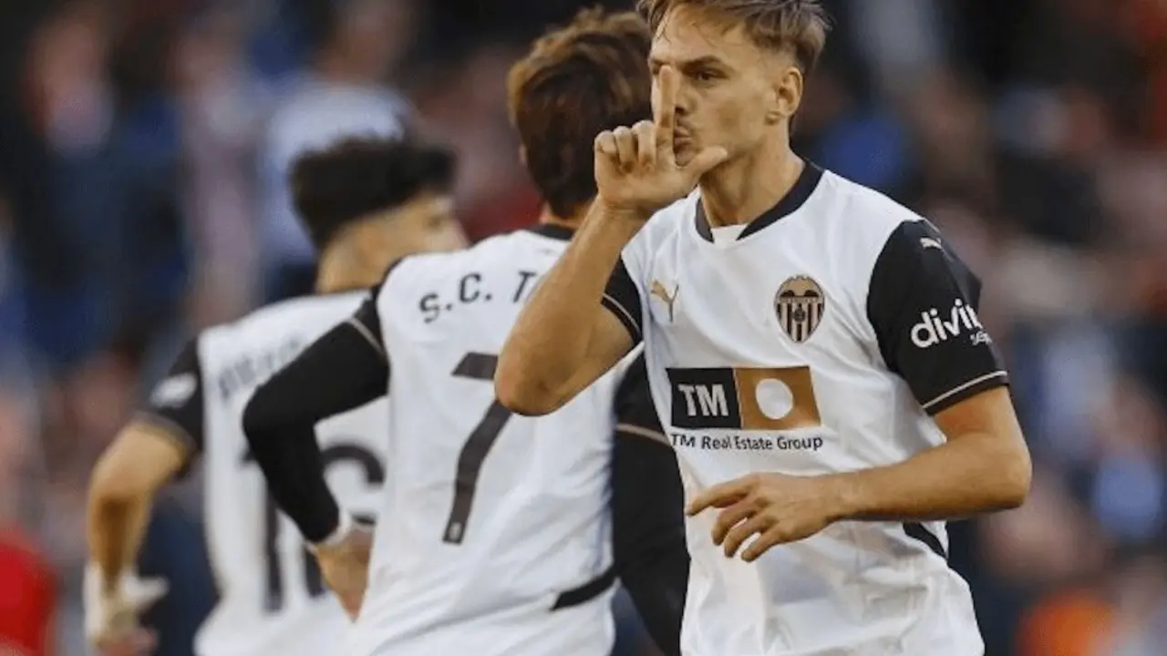 Dani G&oacute;mez con el Valencia / 'X'