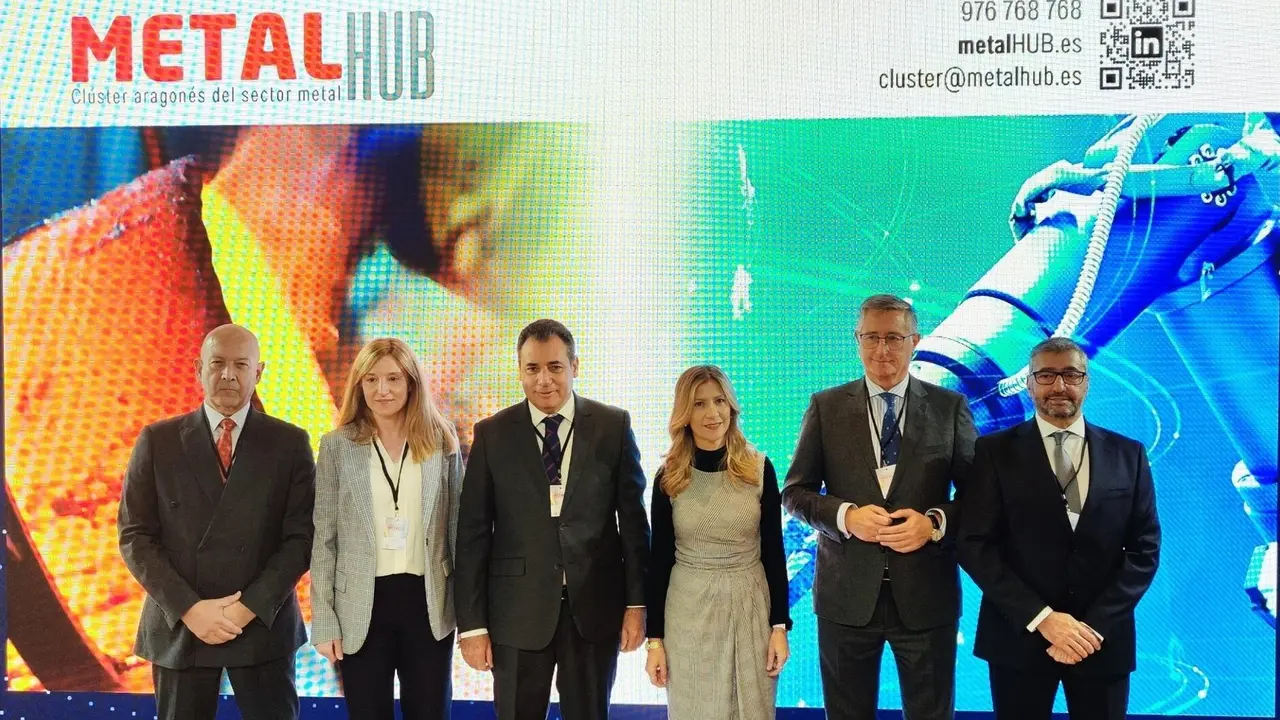 La vicepresidenta del Gobierno de Arag&oacute;n y consejera de Presidencia, Econom&iacute;a y Justicia, Mar Vaquero, en el centro, en la presentaci&oacute;n de  MetalHUB, el nuevo cl&uacute;ster aragon&eacute;s del sector metal, junto al consejero de Medio Ambiente y Turismo, Manuel Blasco

EUROPA PRESS
03/2/2025