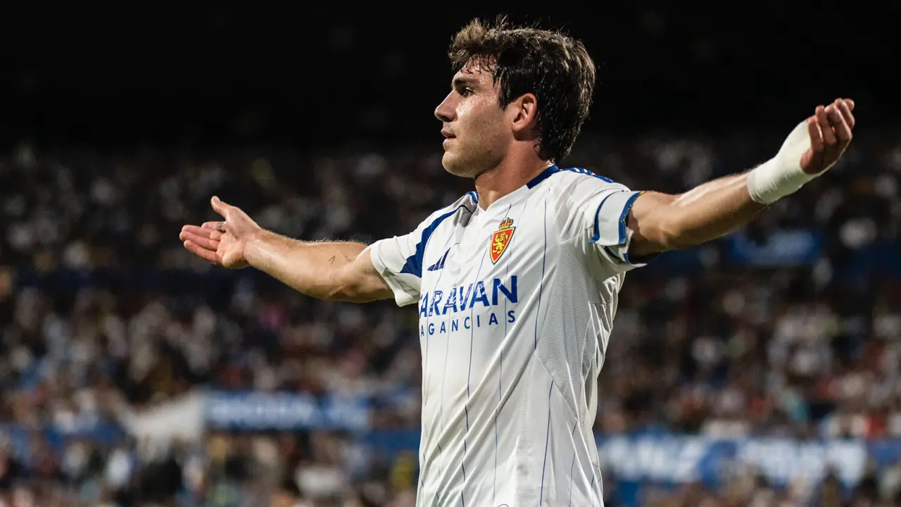 Iv&aacute;n Az&oacute;n con el Real Zaragoza / MARCOS CEBRI&Aacute;N
