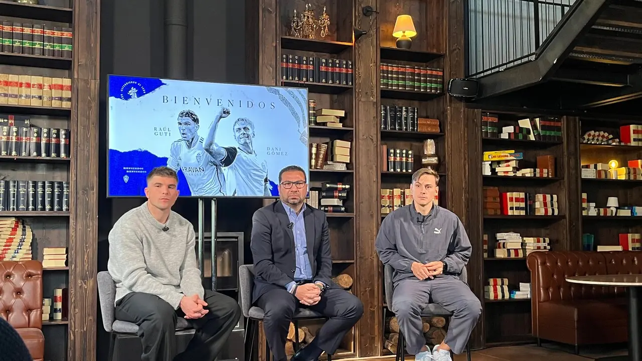 Ra&uacute;l Guti y Dani G&oacute;mez en su presentaci&oacute;n como jugadores del Real Zaragoza / HOY ARAG&Oacute;N