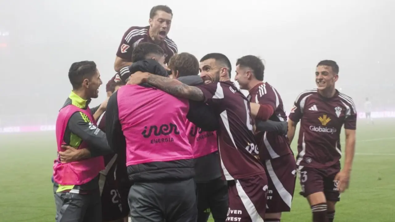 Celebraci&oacute;n del Albacete en su victoria en La Romareda / LALIGA