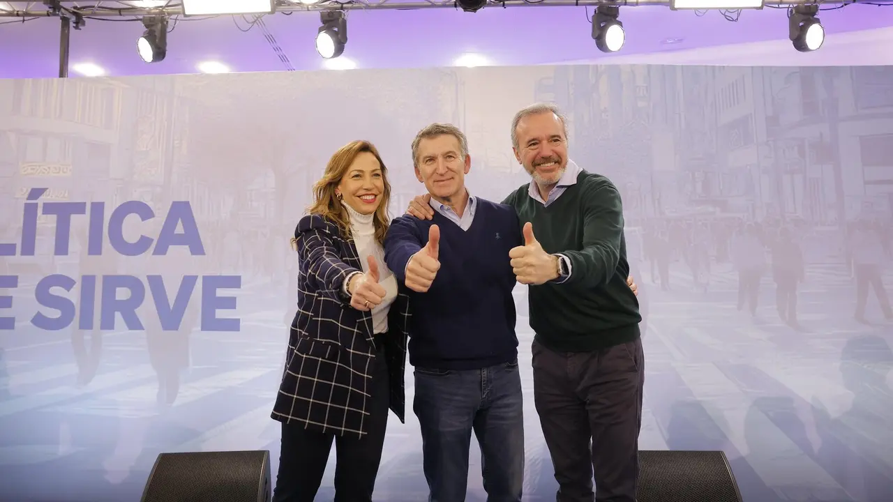 Natalia Chueca, Alberto N&uacute;&ntilde;ez Feij&oacute;o y Jorge Azc&oacute;n, en Zaragoza