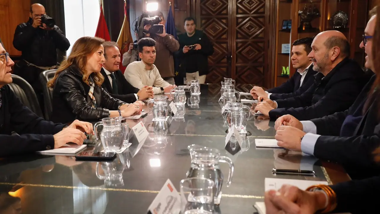 El presidente de la RFEF visita Zaragoza para conocer los avances de la sede hacia el Mundial 2030. AZ