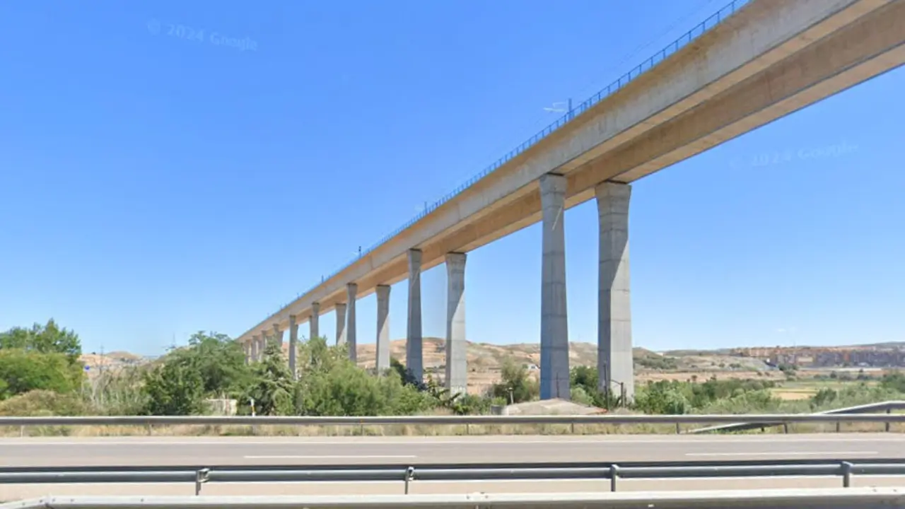 El hallazgo ha sido la zona de las v&iacute;as del tren que cruzan el viaducto sobre la N-330 y la A-23