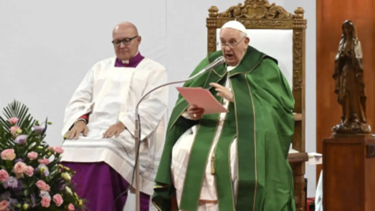 El Papa Francisco interrumpe su discurso en la Audiencia Nacional del Vaticano