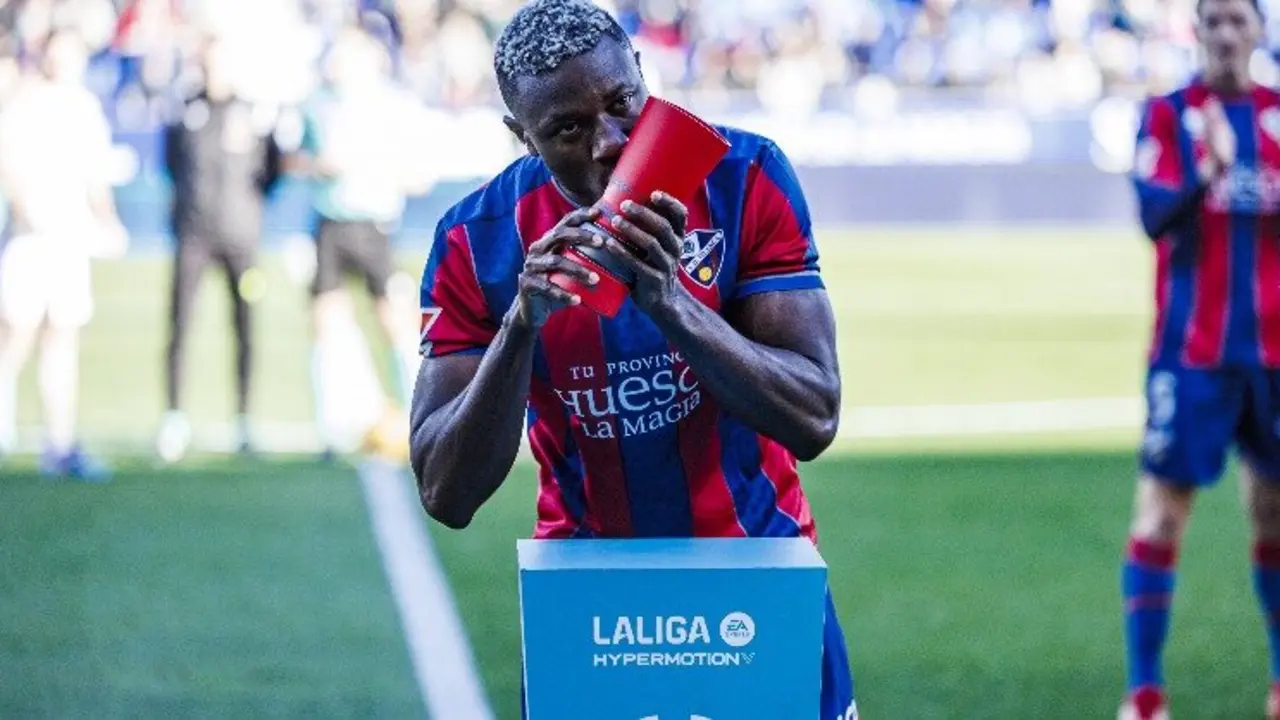 Patrick Soko, galardonado con el premio de mejor jugador del mes / SD Huesca