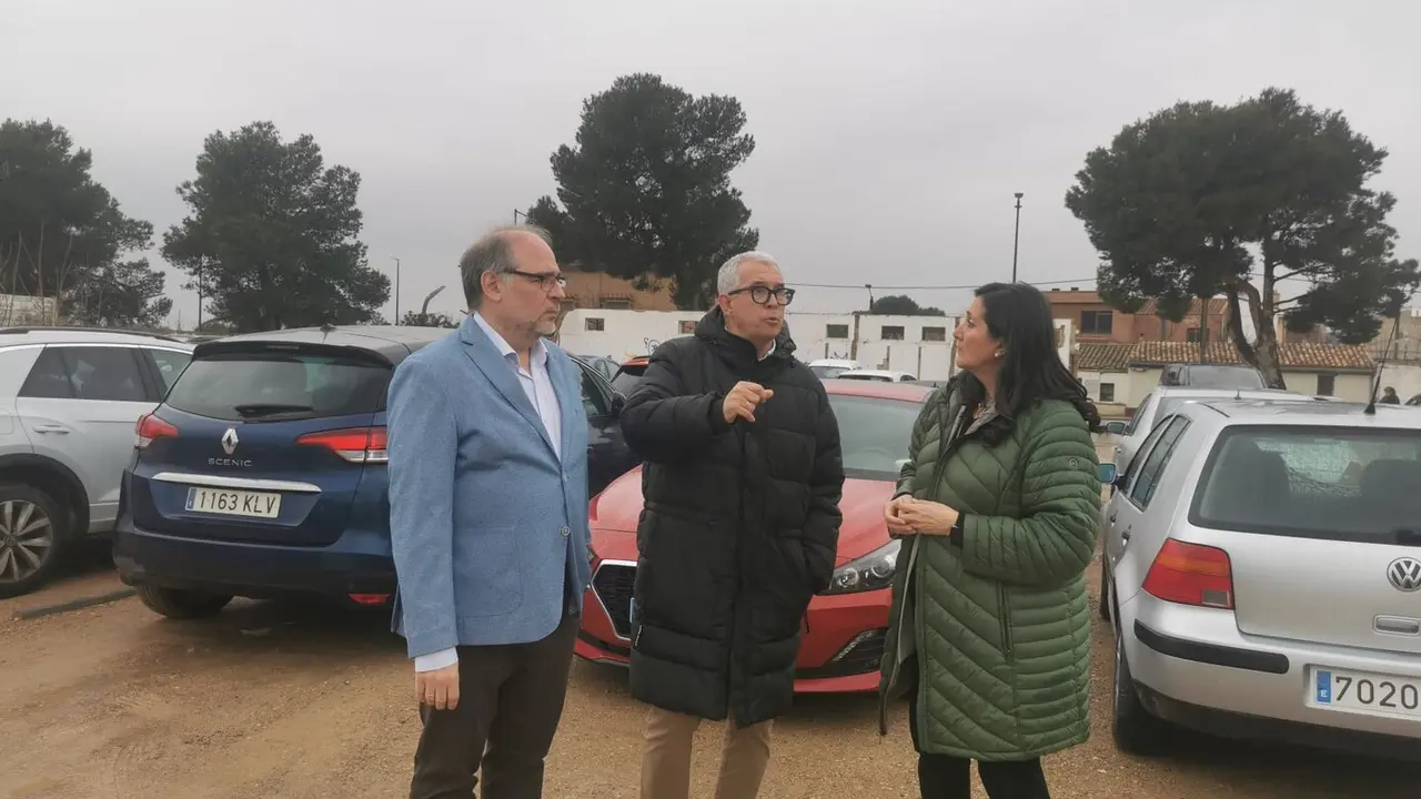 la concejal delegada de Barrios Rurales, Paloma Espinosa, quien ha visitado San Gregorio. AZ