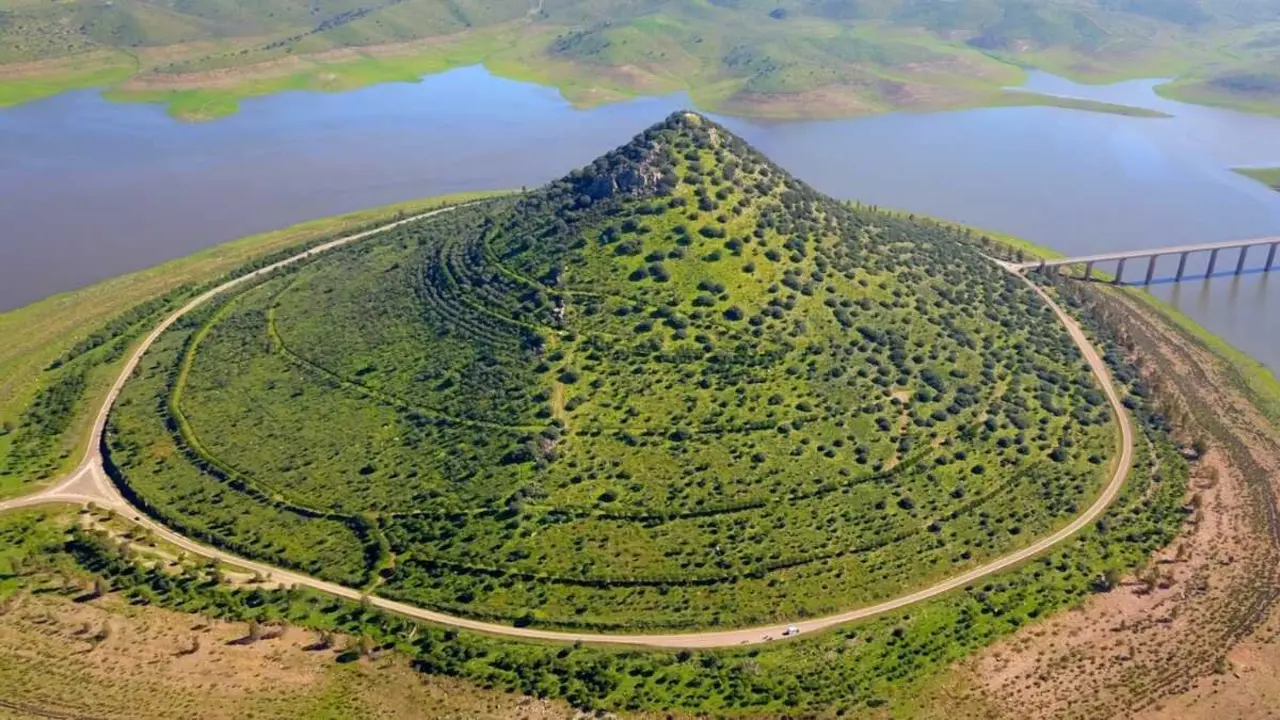 Esta es la rotonda m&aacute;s grande de Europa, el Cerro de Masatrigo | 80 km/h