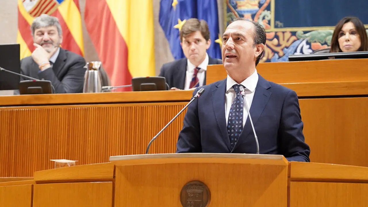 Jose Luis Bancalero, en el pleno de este jueves en la Aljafer&iacute;a./ Cortes de Arag&oacute;n