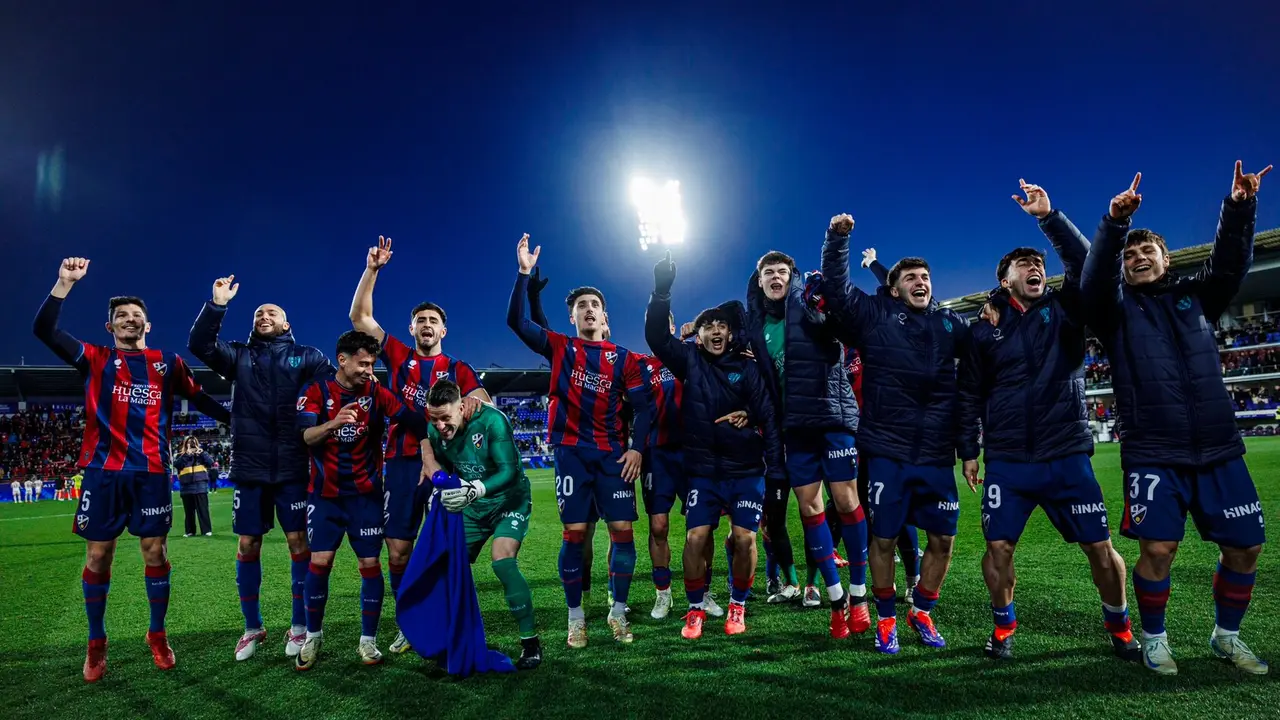 Celebraci&oacute;n de los jugadores de la SD Huesca / SD Huesca