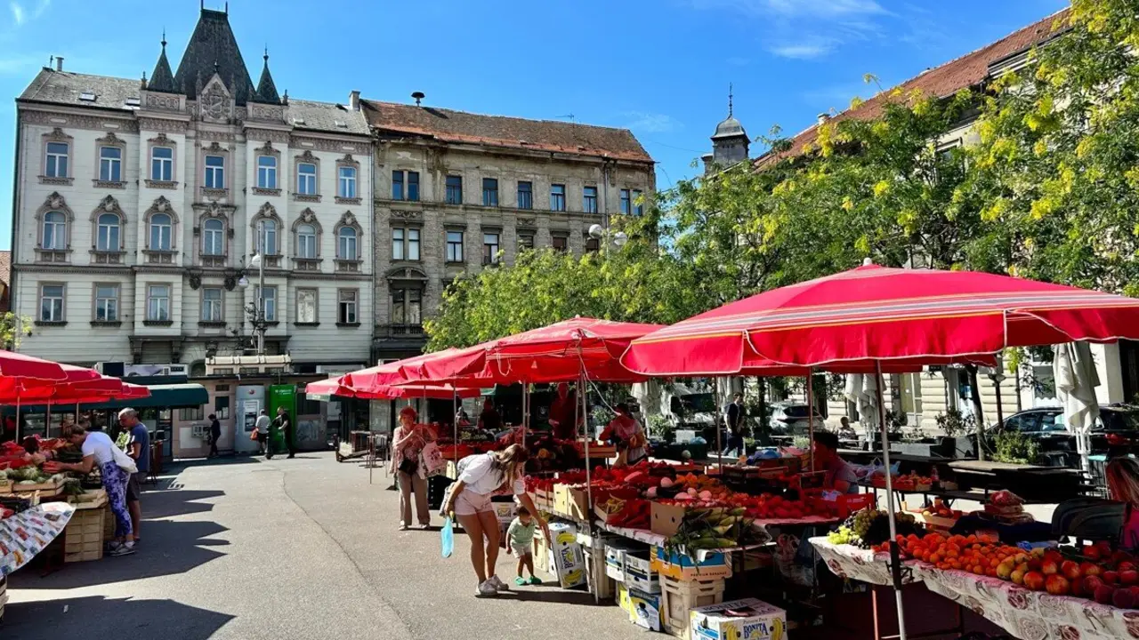 Mercado de Zagreb, capital de Croacia.