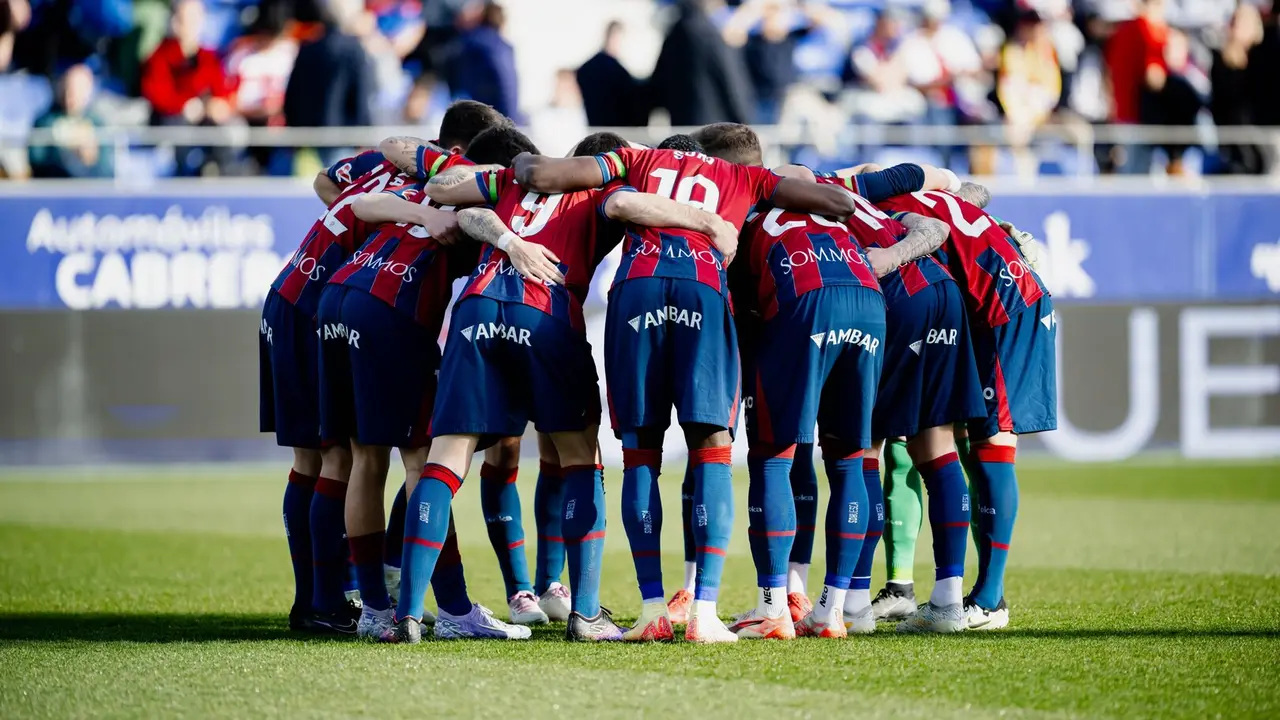 Conjura inicial de los jugadores de la SD Huesca / SDH