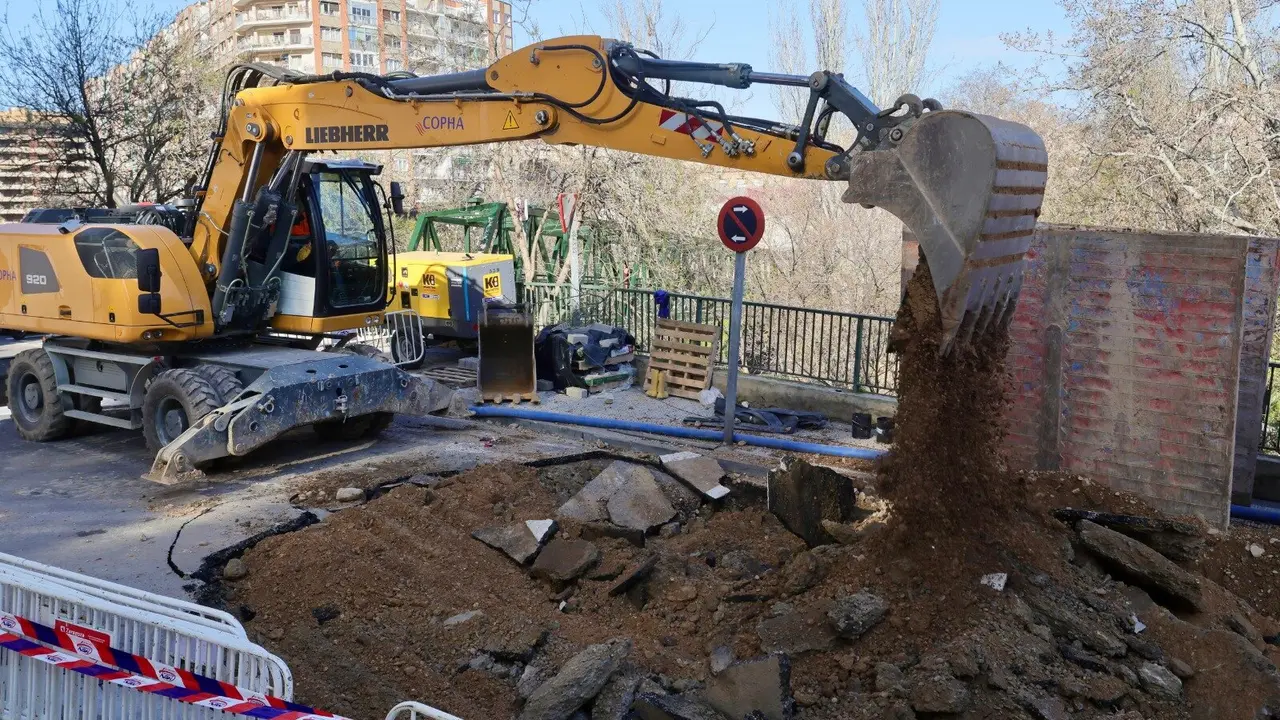La obras de saneamiento junto a la ribera del Huerva. AZ