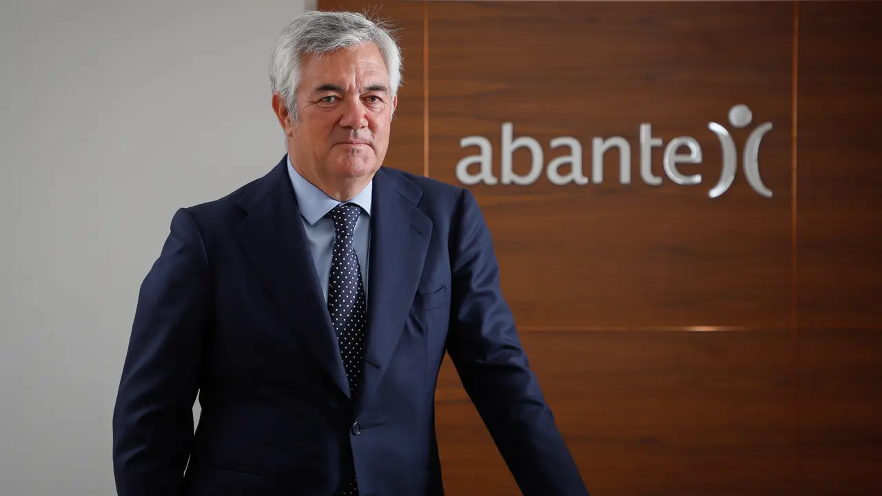 Santiago Satr&uacute;stegui, Abante