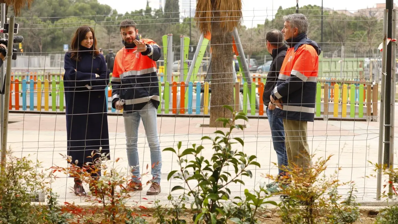 Trabajos de renovaci&oacute;n en la plaza de Emilio Alfaro. AZ