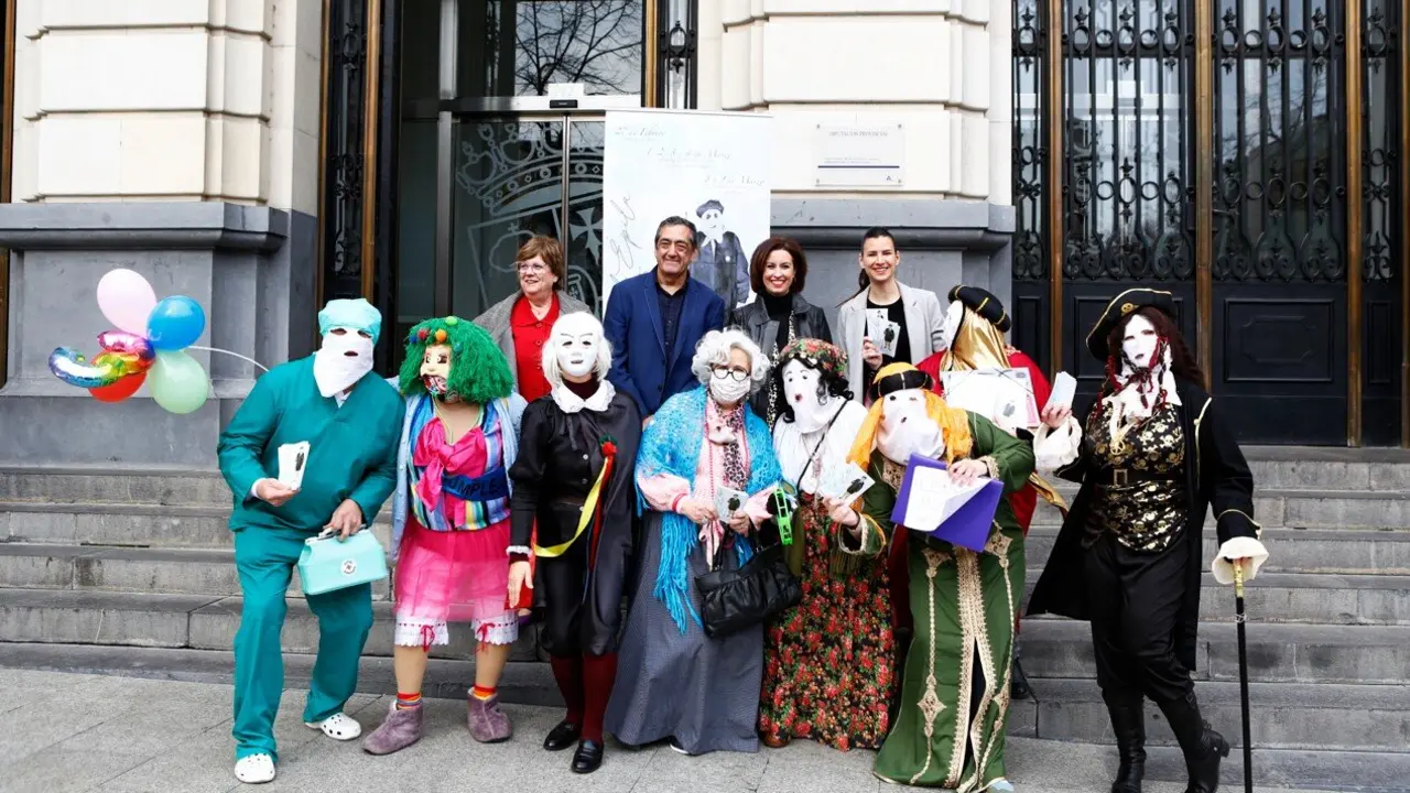 Las mascarutas de &Eacute;pila en el centro de Zaragoza. / DPZ