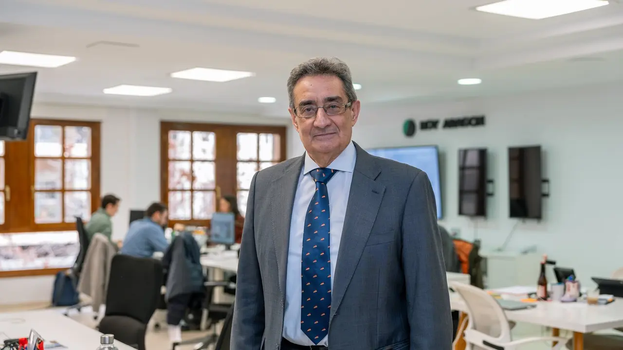 El portavoz, Julio Calvo, en la redacci&oacute;n de HOY ARAG&Oacute;N. /&Aacute;lvaro Calvo