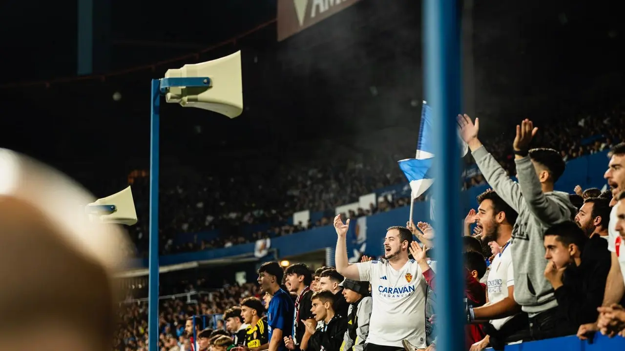 Afici&oacute;n en La Romareda / Marcos Cebri&aacute;n