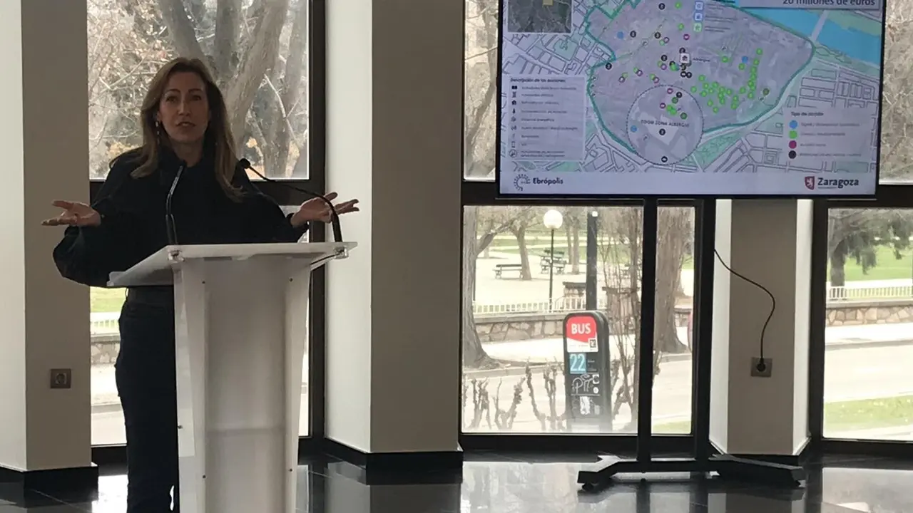 La alcaldesa de Zaragoza, Natalia Chueca, explica el proyecto "Plan Revive Bruil" - EUROPA PRESS