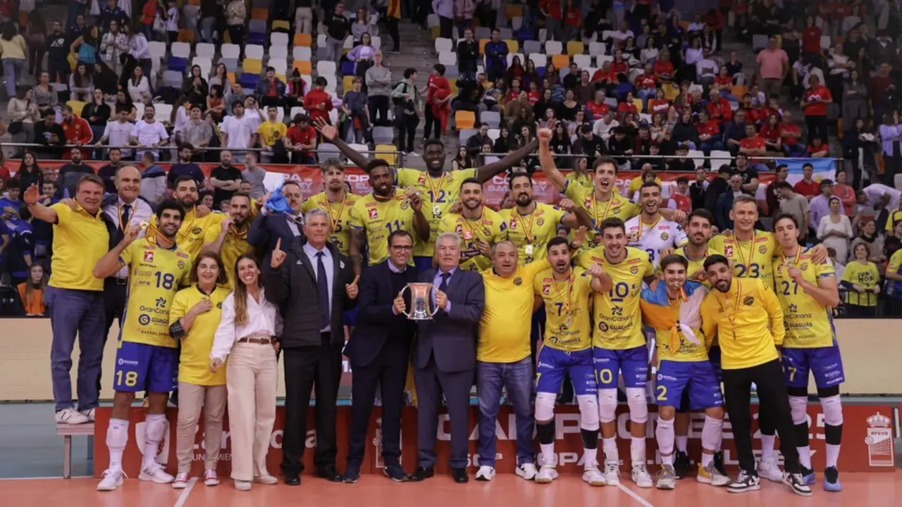Guaguas campe&oacute;n de la Copa del Rey / RFEVB