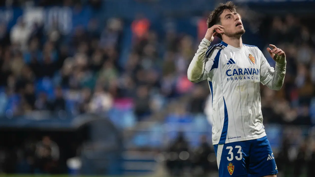 El Real Zaragoza en La Romareda / MARCOS CEBRI&Aacute;N