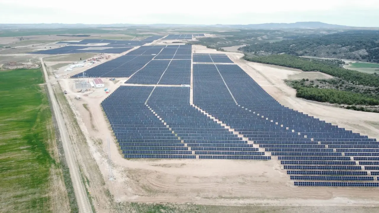 Parque fotovoltaico de El Aliagar, en Villamayor de G&aacute;llego (Zaragoza). / FORESTALIA
