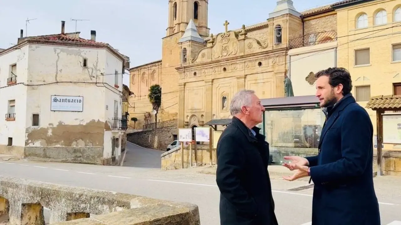 El presidente de la DPH, Isaac Claver, visita Peralta de la Sal. / DPH