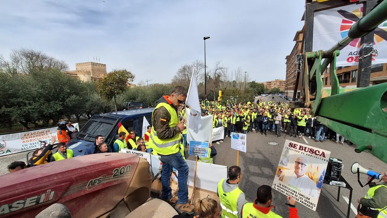 Protestas frente a la Aljafer&iacute;a