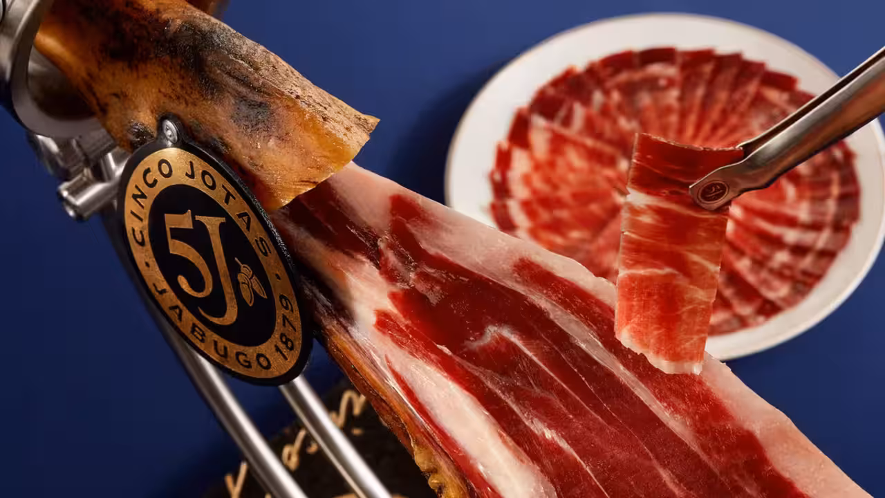Ni con aceite ni con tomate: el truco de Dabiz Mu&ntilde;oz para mejorar el sabor del jam&oacute;n