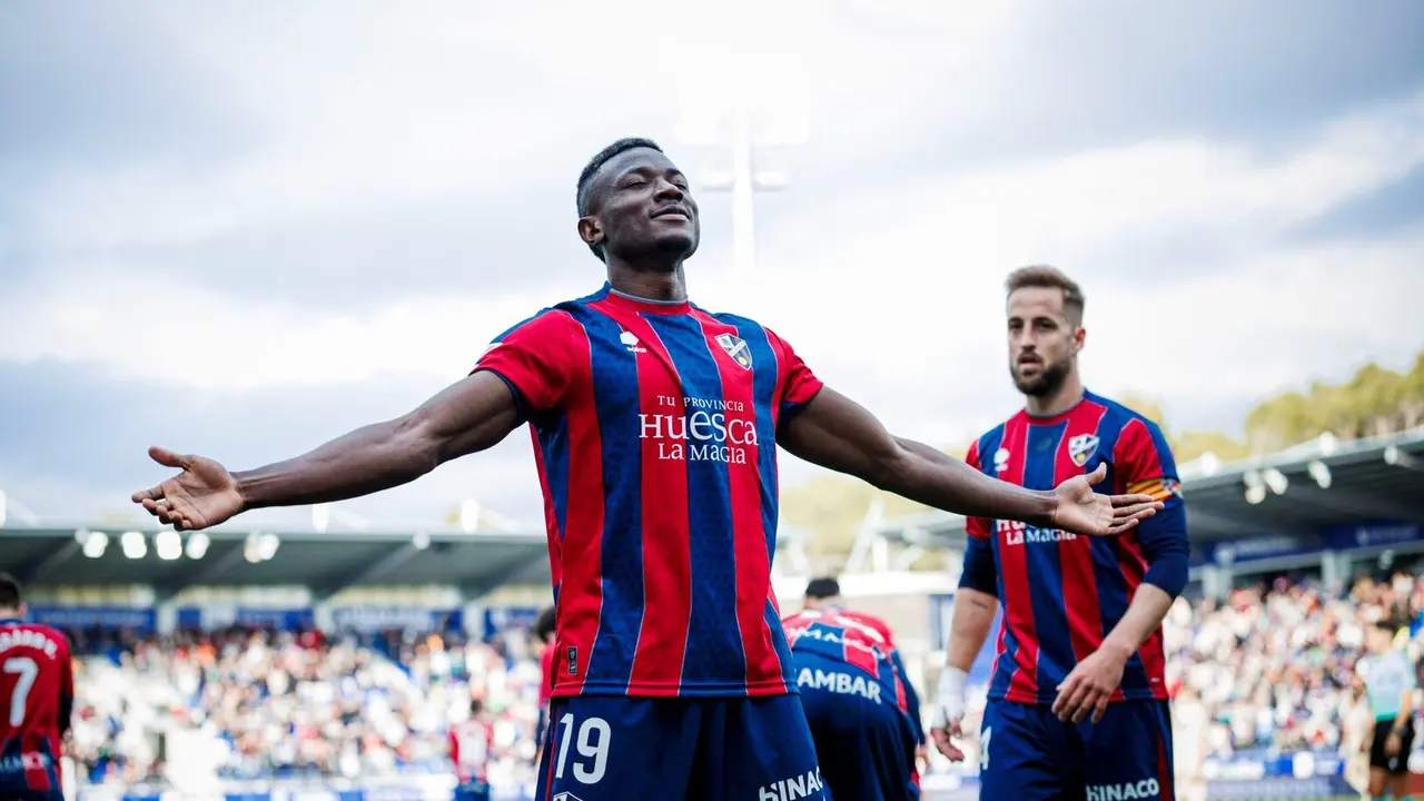 Celebraci&oacute;n de Soko ante el Racing de Ferrol / SD Huesca