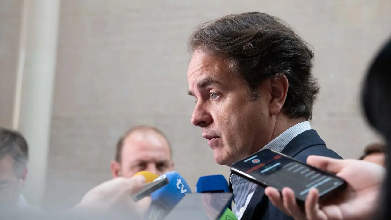 El Consejero de Hacienda aragon&eacute;s, Roberto Berm&uacute;dez de Castro / Fabi&aacute;n Sim&oacute;n