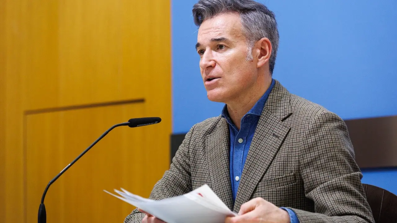 El consejero de Urbanismo, V&iacute;ctor Serrano. / AZ