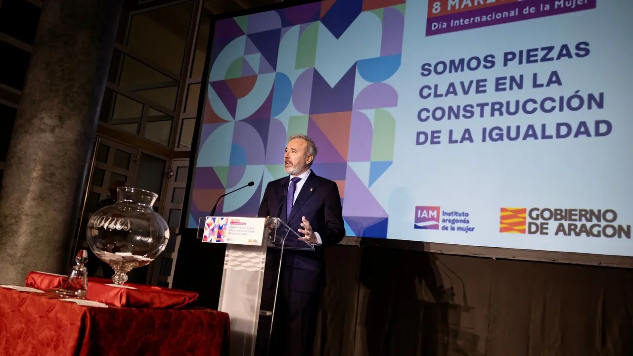 El presidente de Arag&oacute;n, Jorge Azc&oacute;n, en el acto del 8-M
