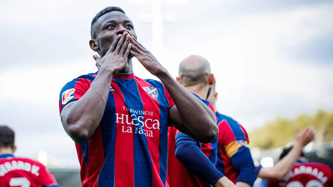 Patrick Soko celebrando un gol / SD Huesca