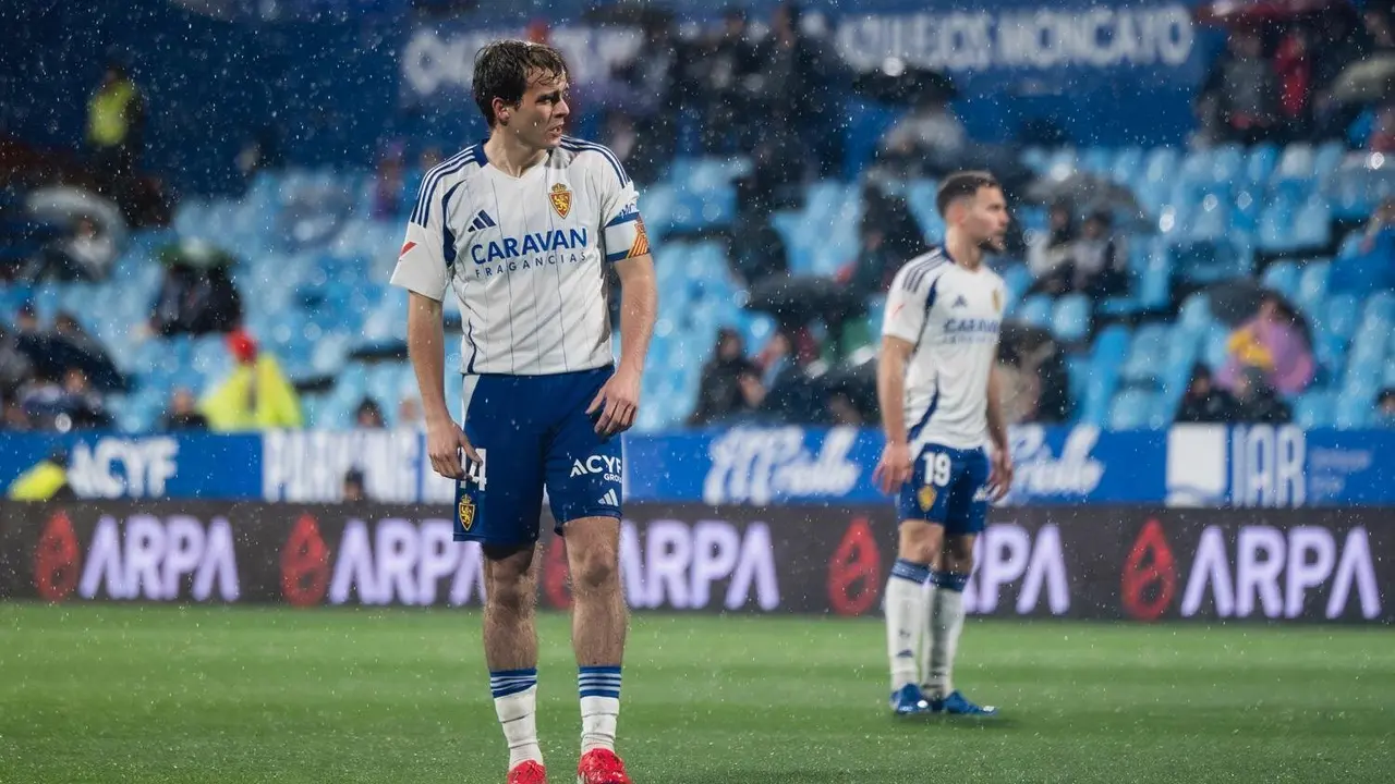 Francho Serrano, capit&aacute;n del Real Zaragoza ante el Eldense / Marcos Cebri&aacute;n