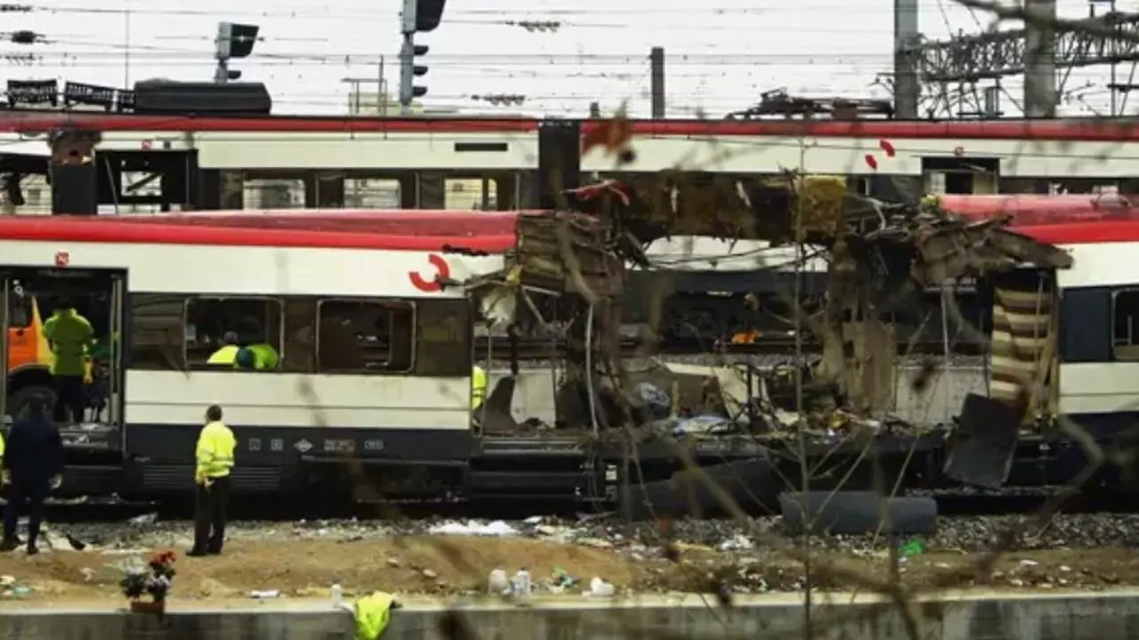 Imagen del atentado en los trenes de cercan&iacute;as de Madrid el 11 de marzo de 2004 /EP